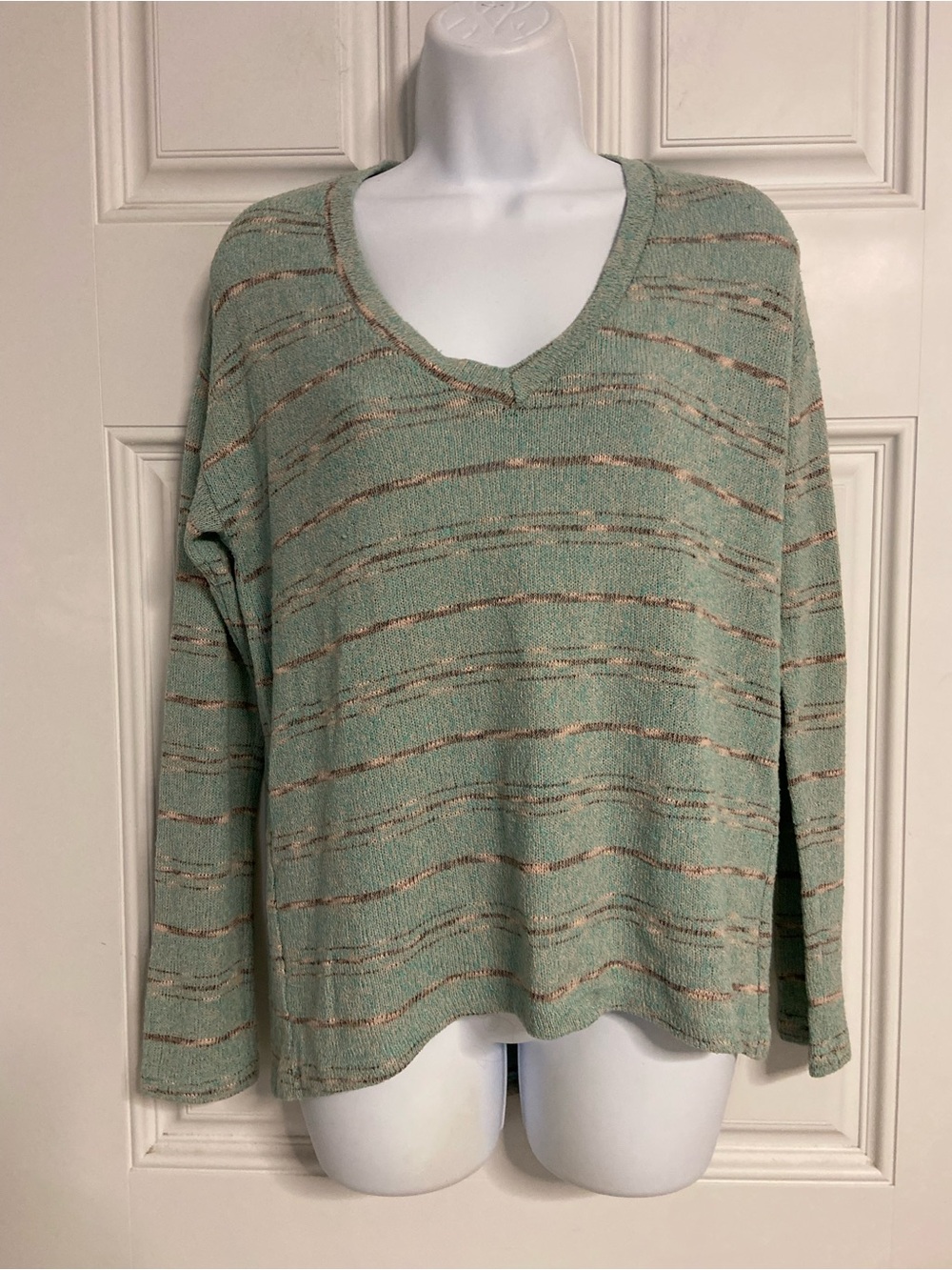 T43- HARLOWE & GRAHAM Mint Green Striped Knit V-Neck Sweater Top